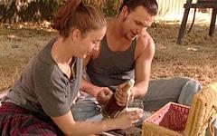 Vollbusige Gabriella Banks wird bei ihrem Picknick gefickt - movie 1 - 2