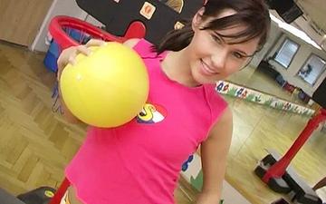 Herunterladen Zuzana z is a sporty teen