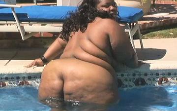 Télécharger Chocolate tootie is a fat ratchet whore