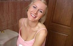 Guarda ora - Cute blonde alice shows you her big tits and smiles as she masturbates