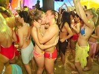 Group sex XXX beach party hot blondes and brunettes giving blowjobs - movie 2 - 4