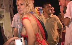 Ver ahora - Sexy latin models w/big tits flash them outdoors at anyone who will look