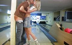 Ver ahora - Mia hilton blonde fucked by older guy in bowling alley & creampied for you 