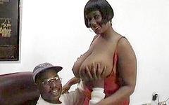 Trisha tiene unas enormes tetas negras - movie 1 - 2