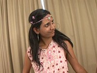 Jetzt beobachten - Erika is a horny indian housewife with a hairy pussy