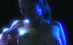 Jetzt beobachten - Jessica bangkok strips and plays with her vagina under a blue light