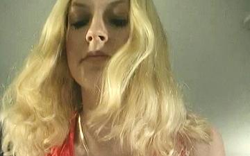 Herunterladen Ratchet blondie gives bj