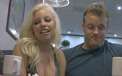 Jetzt beobachten - Britney amber puts it all down her throat