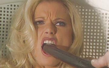 Herunterladen Briana banks gets bred by a long haired man