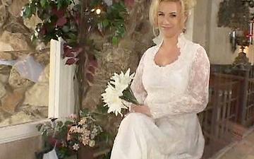 Download Taylor lynn is in her wedding dress but all she really wants to do is fuck