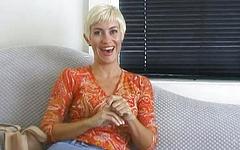 Jetzt beobachten - Cynthia is a hot older woman who takes a couple of dicks from two men