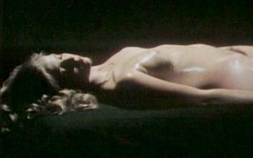 Télécharger Pretty blonde is ravished on a black table in this one on one scene