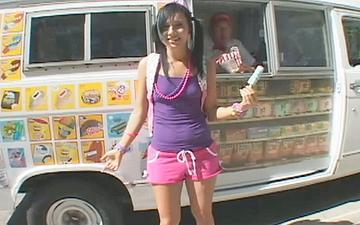 Downloaden Ashli orion gets banged by the ice cream man