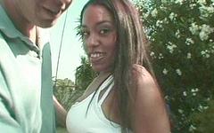 Ver ahora - Adolescente negra taren follada al aire libre interracial