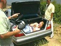 Asia Carrera parece relajada mientras se relaja en el plató en este clip entre bastidores - bonus 2 - 7