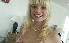 Jetzt beobachten - Blondie is a juicy big breasted honey who takes a facial like a champ