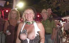 Jetzt beobachten - Horny sluts show off their tits at this group outdoor strip party