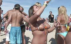 Maxi has fun at the Spring Break Beach Party - movie 7 - 7