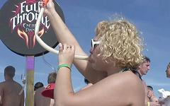 Ver ahora - paula has fun at the spring break beach party