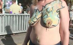 Kijk nu - Painted ladies are naked in key west