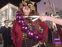 Aria flashes her tits during Mardi Gras festivities - movie 1 - 3