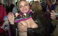 Nichole flashes her tits during Mardi Gras festivities - movie 2 - 7