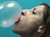 Marie Madison loves blowing bubbles - movie 7 - 3