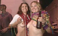 Urlicka gets as many beads as she can - movie 5 - 7