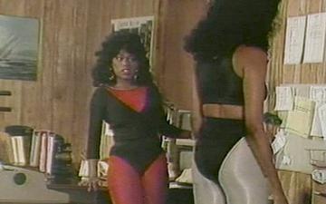 Descargar Ebony eyes gets into a lesbian fight