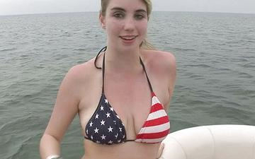 Herunterladen Busty teens ride on the boat and show off their hot bodies to the camera