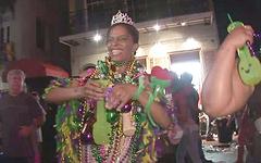 Chelsea has a good time at Mardi Gras - movie 6 - 3