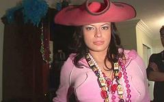 Chelsea has a good time at Mardi Gras - movie 6 - 6