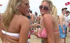 Sandriah is having a fun time on South Padre Island - movie 1 - 3