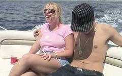 Guarda ora - Cameron keys lives her life on the water taking dick