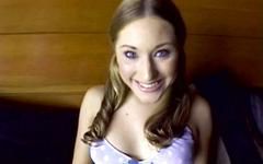 Ver ahora - Kayla marie traga una enorme carga después de que su coño sea trabajado