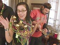 Stella never has a lame Mardi Gras - movie 8 - 3