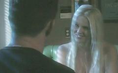 Rondborstige blonde Hannah heeft seks op bed met een gezichtscumshot - movie 5 - 2