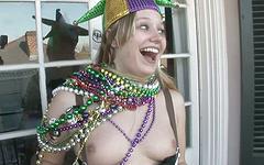 Kijk nu - Abigail has always wanted to enjoy the festivities of mardi gras