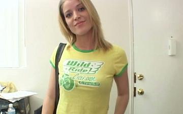 Scaricamento Jennie marie lets her friends fuck her