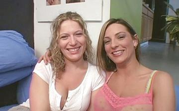 Scaricamento Calie marie and jessica do their first lesbian scene