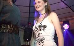 Jetzt beobachten - Lequanda wants all the strippers to touch her