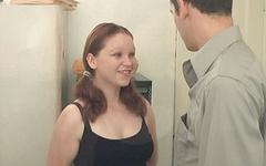 Ver ahora - Avril is a cute 18yo red head in her amateur shoot for a creampie cumshot