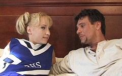 Cheerleader Cameran Cane 18 Jahre alte Muschi gefickt - movie 4 - 2