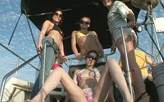 Jetzt beobachten - A group of teen girls gets naked out on the boat while being playful