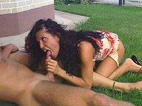 Cintia Silver chupa dos pollas al aire libre - movie 3 - 4