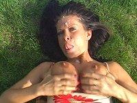 Cintia Silver chupa dos pollas al aire libre - movie 3 - 7