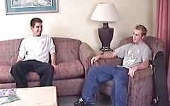 Ver ahora - Scruffy amateur jocks dean and matt in dueling solo masturbation session