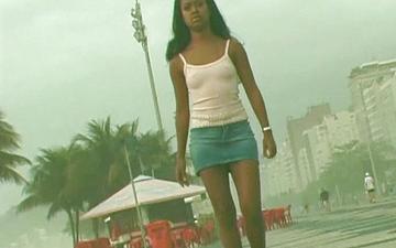 Télécharger Giselle is a slim black teen who gets some cum on her face at the end