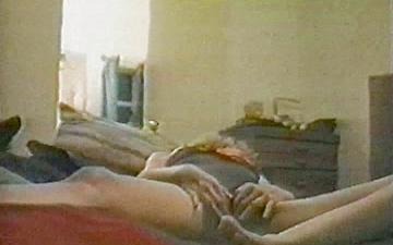 Scaricamento Amateur whore bitch masturbates on bed