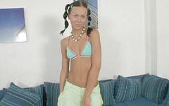 Ver ahora - Susie diamond just turned eighteen years old and wears beads